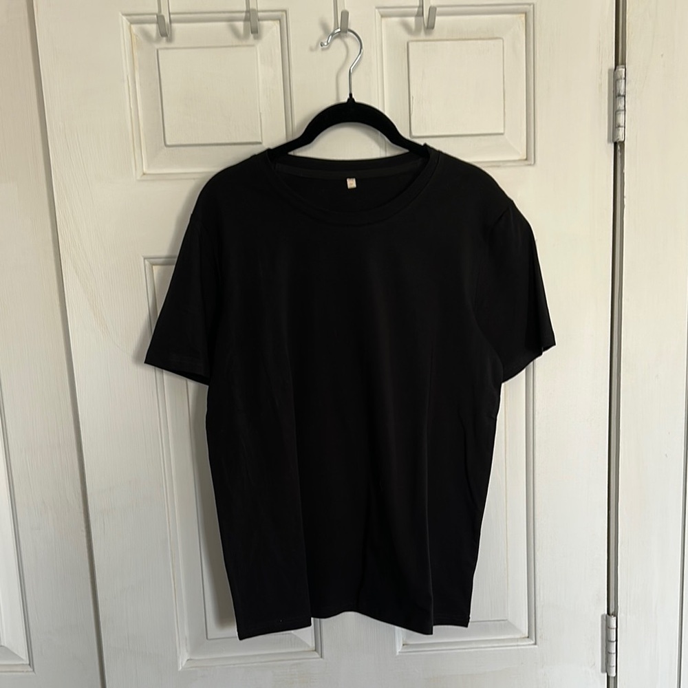 Black short sleeve tshirt size medium